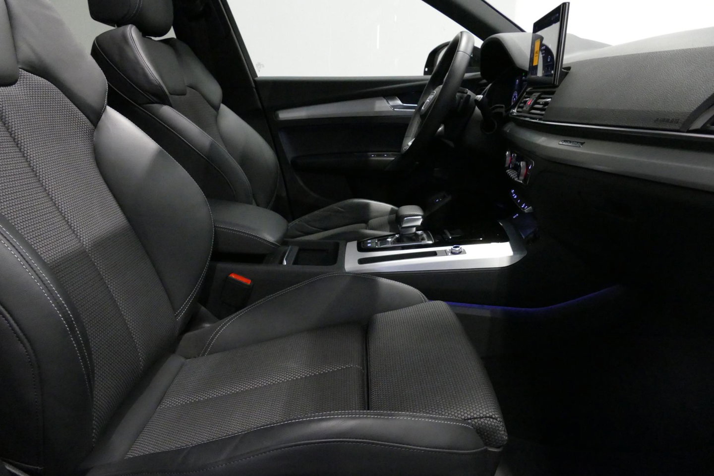 Audi Q5 Sportback 55 TFSI e S edition Competition / S Line / Maxton Design Bodykit V.2 / Panoramadak / Luchtvering / Matrix LED koplampen / Apple Carplay - Android Auto / Ambienteverlichting / Stoelverwarming / Achteruitrijcamera / 21'' LMV