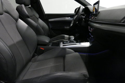 Audi Q5 Sportback 55 TFSI e S edition Competition / S Line / Maxton Design Bodykit V.2 / Panoramadak / Luchtvering / Matrix LED koplampen / Apple Carplay - Android Auto / Ambienteverlichting / Stoelverwarming / Achteruitrijcamera / 21'' LMV