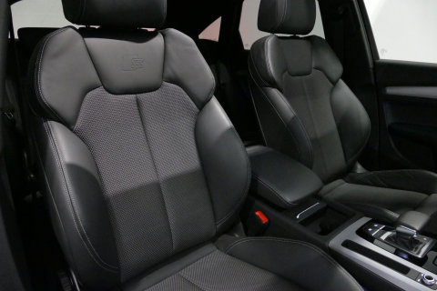 Audi Q5 Sportback 55 TFSI e S edition Competition / S Line / Maxton Design Bodykit V.2 / Panoramadak / Luchtvering / Matrix LED koplampen / Apple Carplay - Android Auto / Ambienteverlichting / Stoelverwarming / Achteruitrijcamera / 21'' LMV
