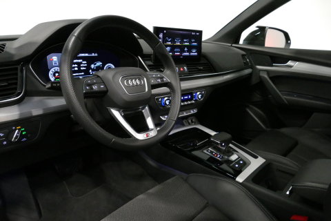 Audi Q5 Sportback 55 TFSI e S edition Competition / S Line / Maxton Design Bodykit V.2 / Panoramadak / Luchtvering / Matrix LED koplampen / Apple Carplay - Android Auto / Ambienteverlichting / Stoelverwarming / Achteruitrijcamera / 21'' LMV