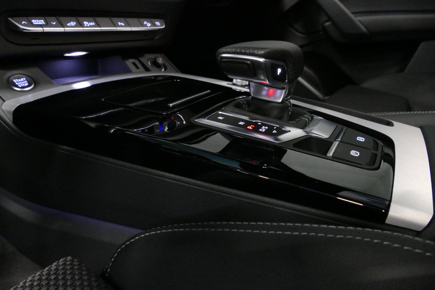 Audi Q5 Sportback 55 TFSI e S edition Competition / S Line / Maxton Design Bodykit V.2 / Panoramadak / Luchtvering / Matrix LED koplampen / Apple Carplay - Android Auto / Ambienteverlichting / Stoelverwarming / Achteruitrijcamera / 21'' LMV