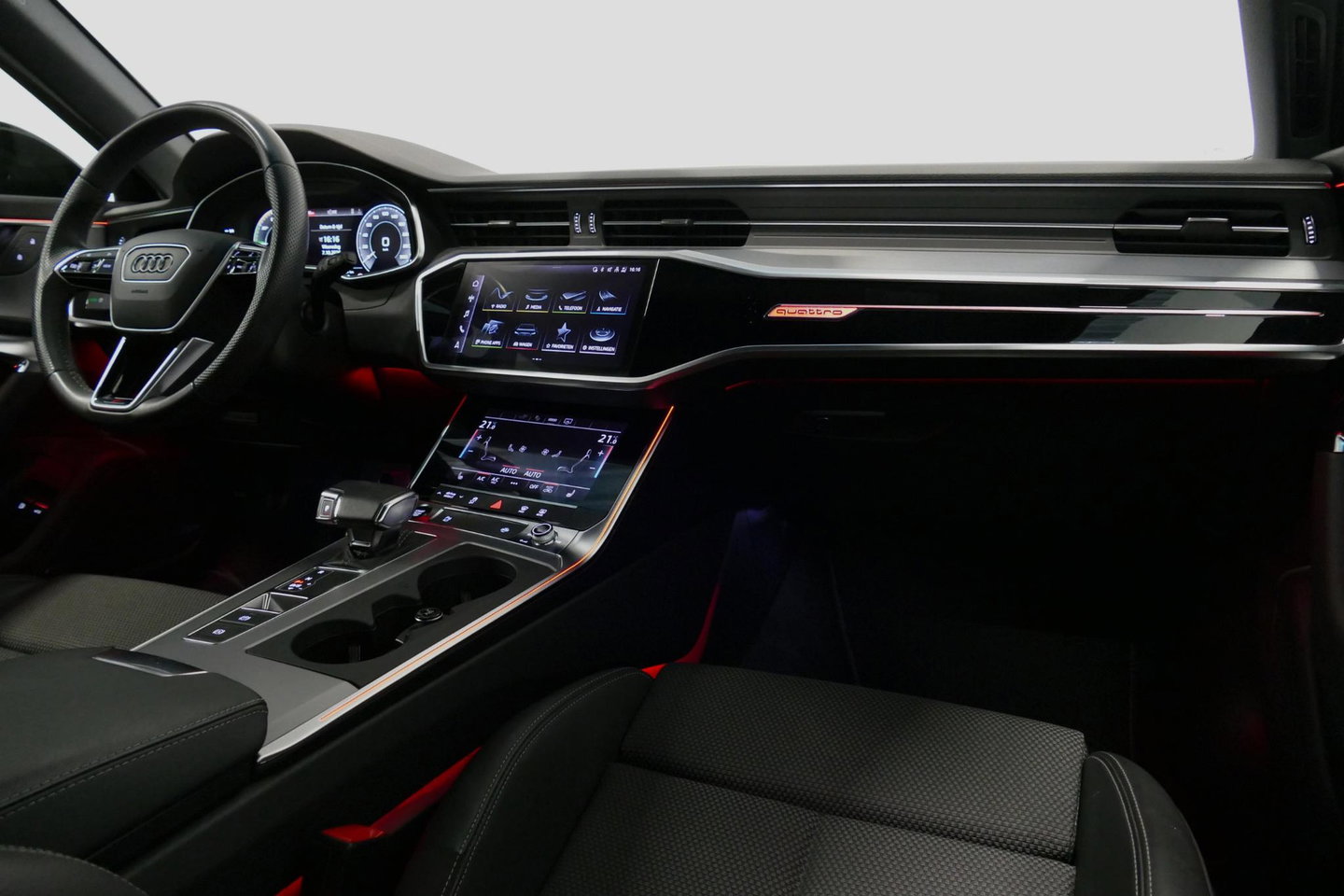 Audi A6 Avant 55 TFSI e quattro S edition Competition / RS6 look / S-Line / Maxton Design Bodykit V.2 / Panoramadak / HD Matrix LED / Bang & Olufsen Sound System / Apple Carplay - Android Auto / Ambienteverlichting / Achteruitrijcamera / Elektr. wegklapbare trekh