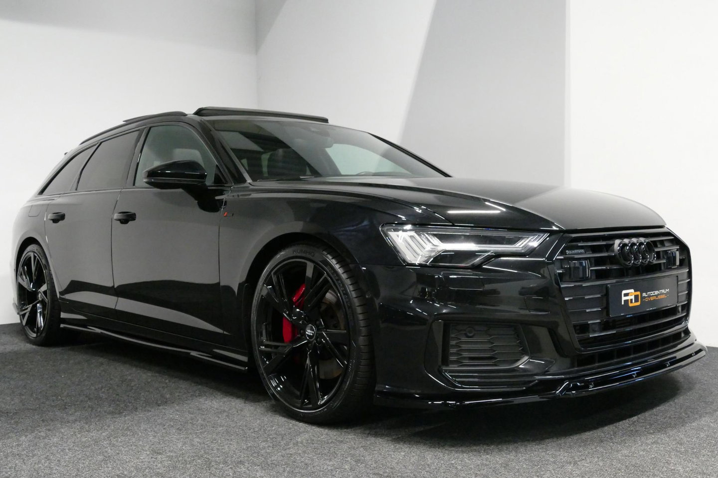 Audi A6 Avant 55 TFSI e quattro S edition Competition / RS6 look / S-Line / Maxton Design Bodykit V.2 / Panoramadak / HD Matrix LED / Bang & Olufsen Sound System / Apple Carplay - Android Auto / Ambienteverlichting / Achteruitrijcamera / Elektr. wegklapbare trekh