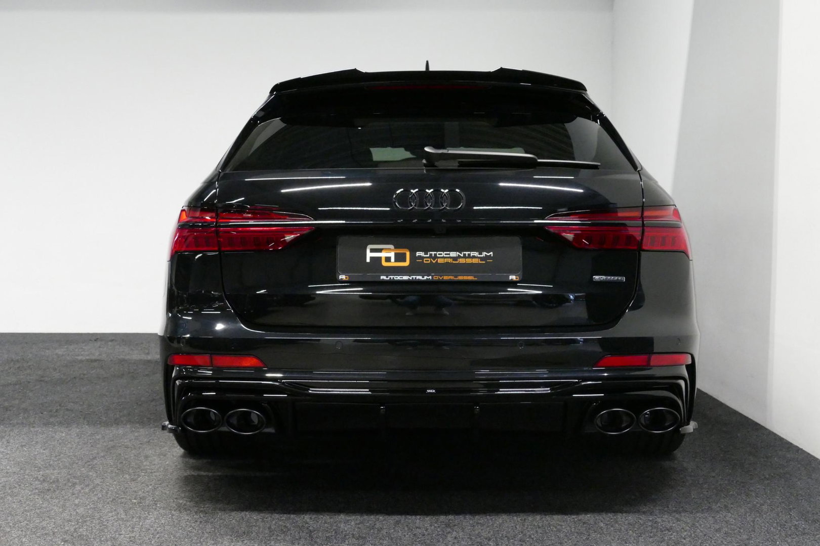 Audi A6 Avant 55 TFSI e quattro S edition Competition / RS6 look / S-Line / Maxton Design Bodykit V.2 / Panoramadak / HD Matrix LED / Bang & Olufsen Sound System / Apple Carplay - Android Auto / Ambienteverlichting / Achteruitrijcamera / Elektr. wegklapbare trekh