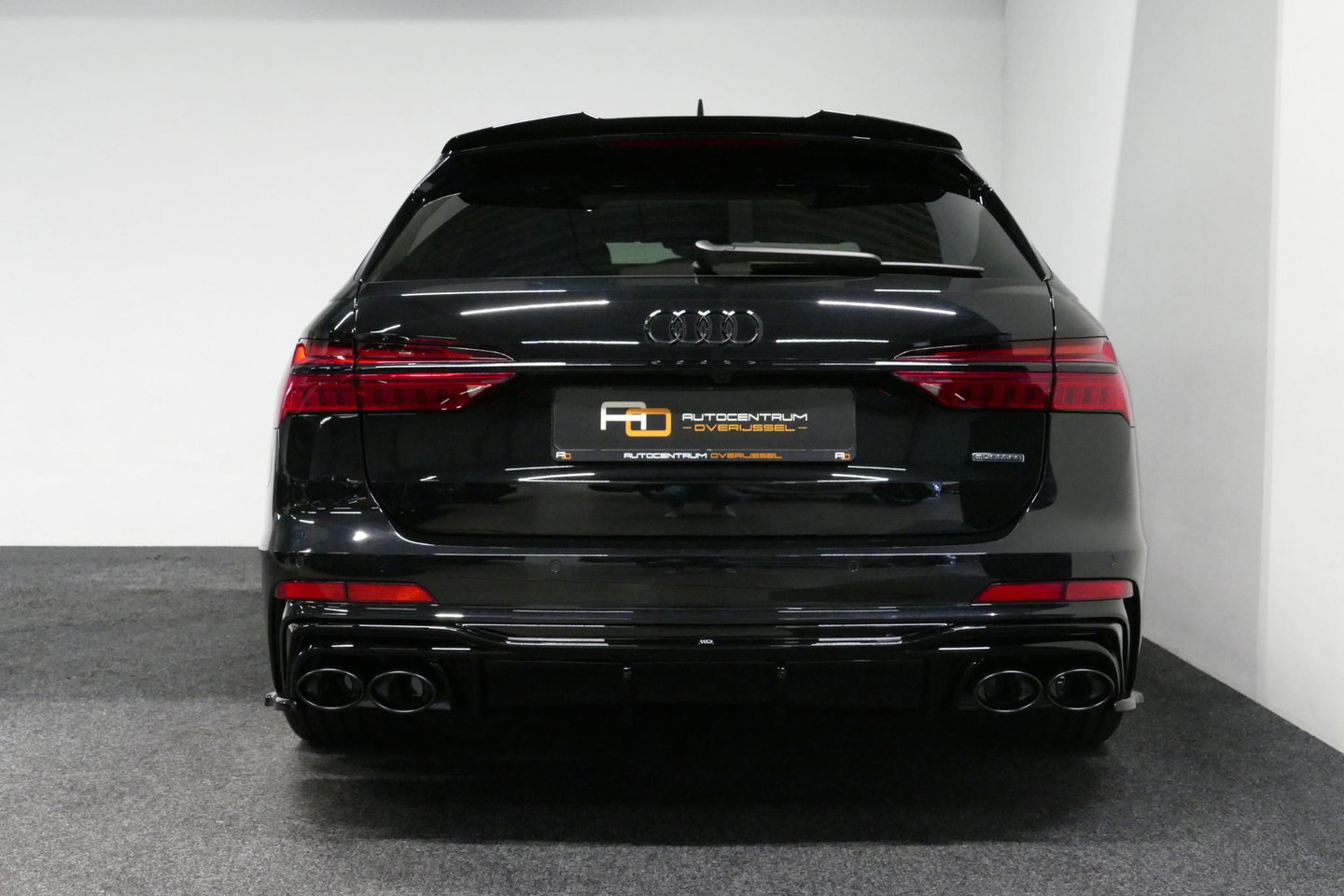 Audi A6 Avant 55 TFSI e quattro S edition Competition / RS6 look / S-Line / Maxton Design Bodykit V.2 / Panoramadak / HD Matrix LED / Bang & Olufsen Sound System / Apple Carplay - Android Auto / Ambienteverlichting / Achteruitrijcamera / Elektr. wegklapbare trekh