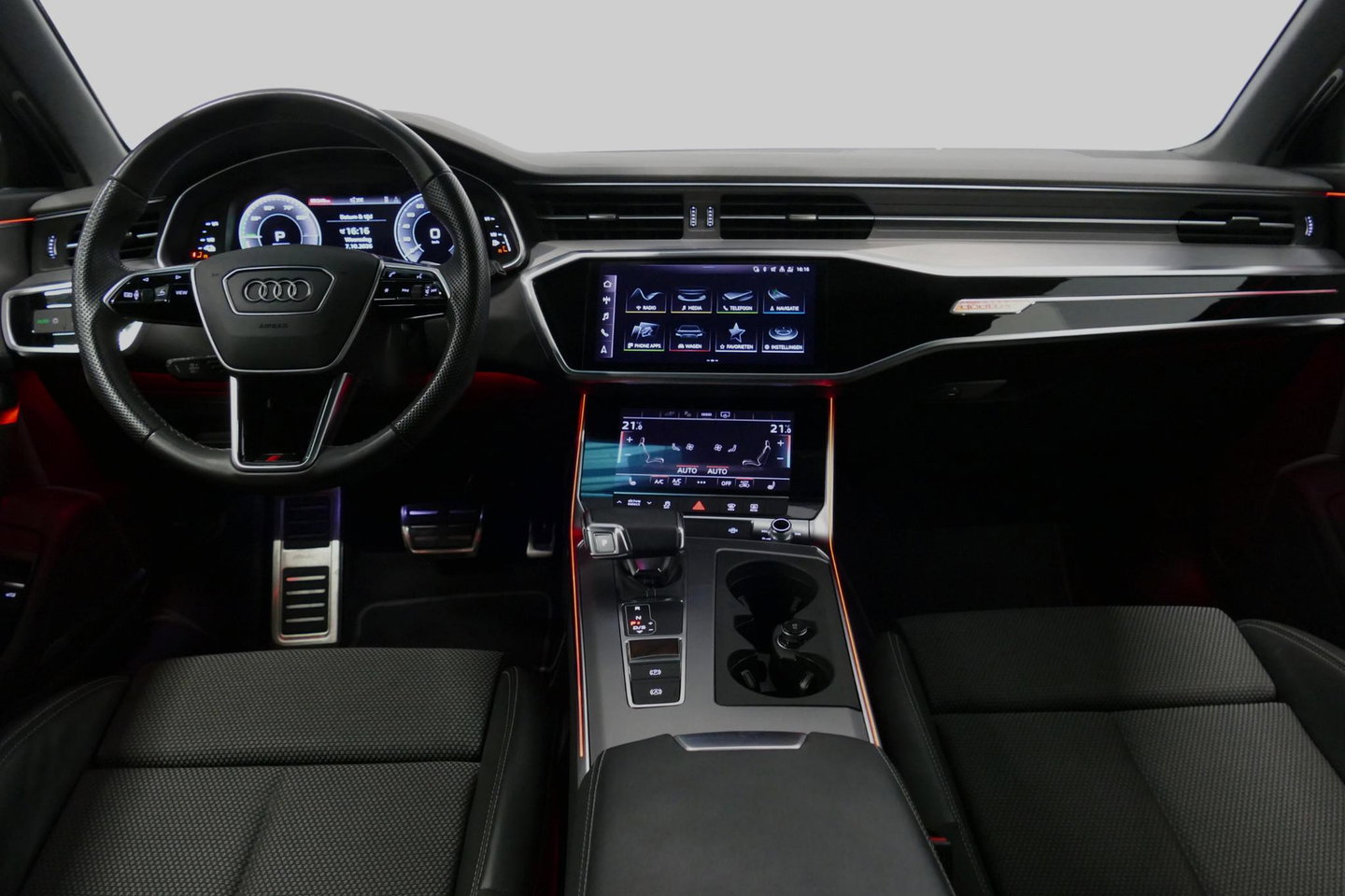 Audi A6 Avant 55 TFSI e quattro S edition Competition / RS6 look / S-Line / Maxton Design Bodykit V.2 / Panoramadak / HD Matrix LED / Bang & Olufsen Sound System / Apple Carplay - Android Auto / Ambienteverlichting / Achteruitrijcamera / Elektr. wegklapbare trekh