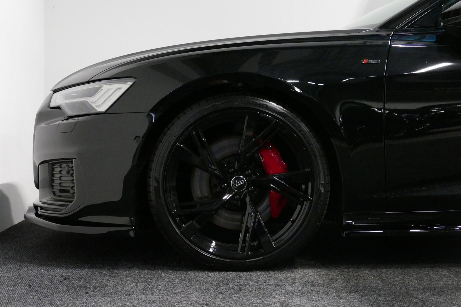 Audi A6 Avant 55 TFSI e quattro S edition Competition / RS6 look / S-Line / Maxton Design Bodykit V.2 / Panoramadak / HD Matrix LED / Bang & Olufsen Sound System / Apple Carplay - Android Auto / Ambienteverlichting / Achteruitrijcamera / Elektr. wegklapbare trekh