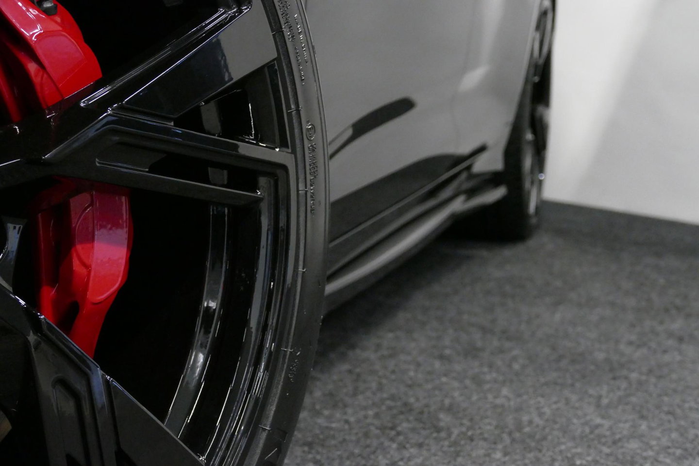 Audi A6 Avant 55 TFSI e quattro S edition Competition / RS6 look / S-Line / Maxton Design Bodykit V.2 / Panoramadak / HD Matrix LED / Bang & Olufsen Sound System / Apple Carplay - Android Auto / Ambienteverlichting / Achteruitrijcamera / Elektr. wegklapbare trekh