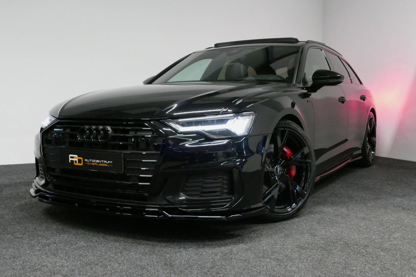 Audi A6 Avant 55 TFSI e quattro S edition Competition / RS6 look / S-Line / Maxton Design Bodykit V.2 / Panoramadak / HD Matrix LED / Bang & Olufsen Sound System / Apple Carplay - Android Auto / Ambienteverlichting / Achteruitrijcamera / Elektr. wegklapbare trekh