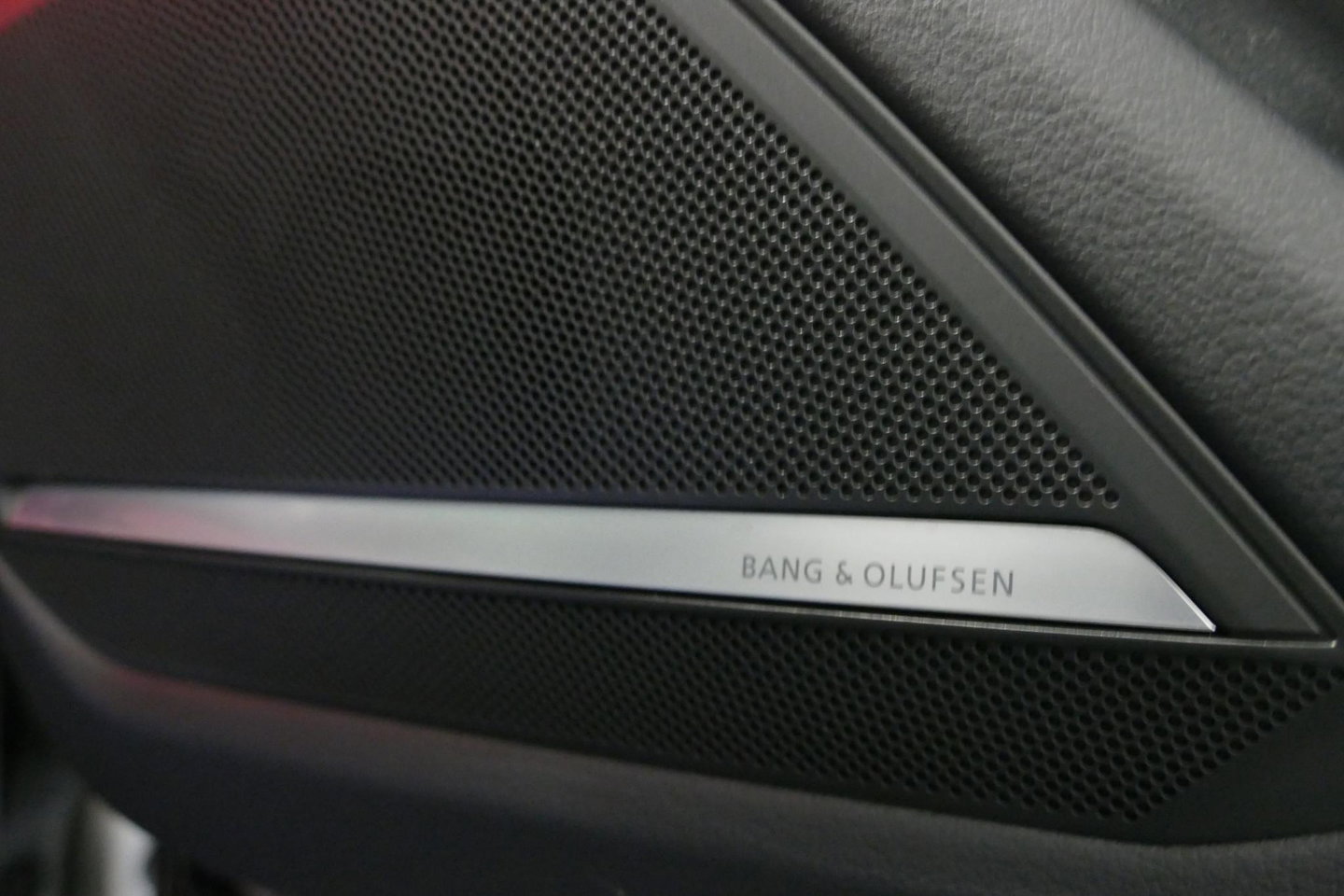 Audi A6 Avant 55 TFSI e quattro S edition Competition / RS6 look / S-Line / Maxton Design Bodykit V.2 / Panoramadak / HD Matrix LED / Bang & Olufsen Sound System / Apple Carplay - Android Auto / Ambienteverlichting / Achteruitrijcamera / Elektr. wegklapbare trekh