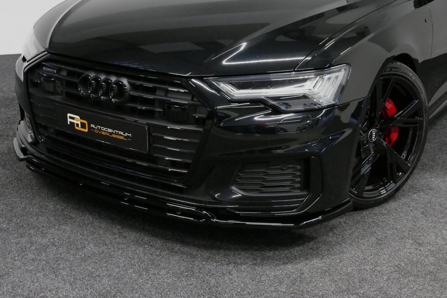 Audi A6 Avant 55 TFSI e quattro S edition Competition / RS6 look / S-Line / Maxton Design Bodykit V.2 / Panoramadak / HD Matrix LED / Bang & Olufsen Sound System / Apple Carplay - Android Auto / Ambienteverlichting / Achteruitrijcamera / Elektr. wegklapbare trekh