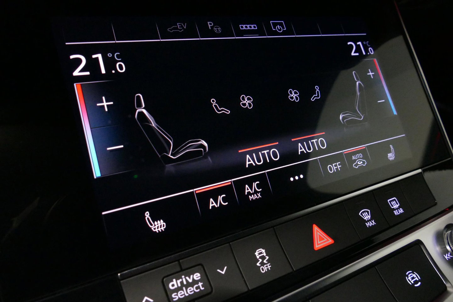 Audi A6 Avant 55 TFSI e quattro S edition Competition / RS6 look / S-Line / Maxton Design Bodykit V.2 / Panoramadak / HD Matrix LED / Bang & Olufsen Sound System / Apple Carplay - Android Auto / Ambienteverlichting / Achteruitrijcamera / Elektr. wegklapbare trekh