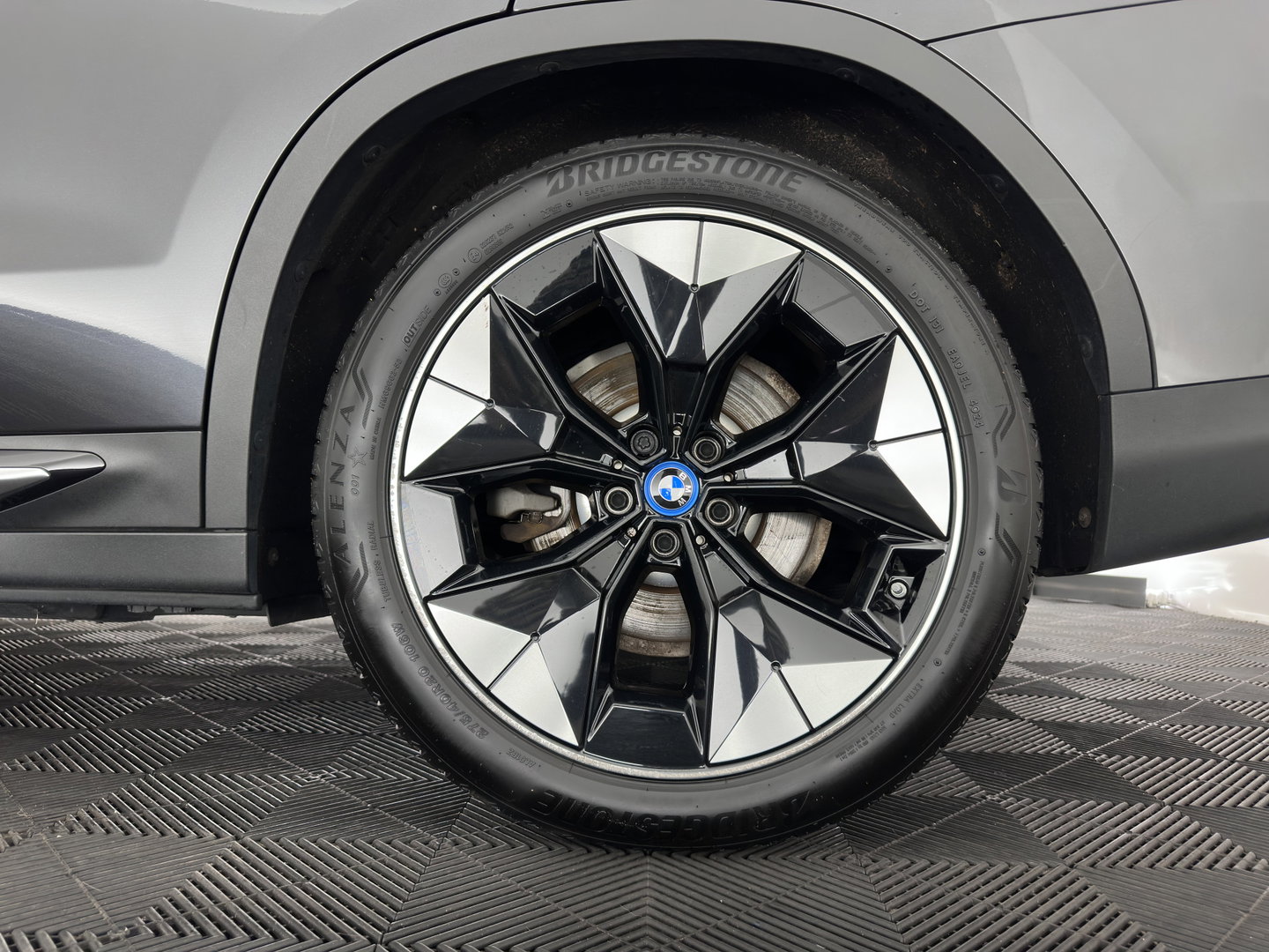 BMW iX3 High Executive 80 kWh [3-Fase-11kW] {SoH-100%} (INCL-BTW) Aut. *PANO | LEATHER | HARMAN/KARDON | ADAPTIVE-CRUISE | FULL-LED | BLINDSPOT | MEMORY-PACK | DIGI-COCKPIT | HEATED-SPORTSEATS | KEYLESS | CAMERA | DAB+ | TOWBAR | HEAD-UP | 20''AL