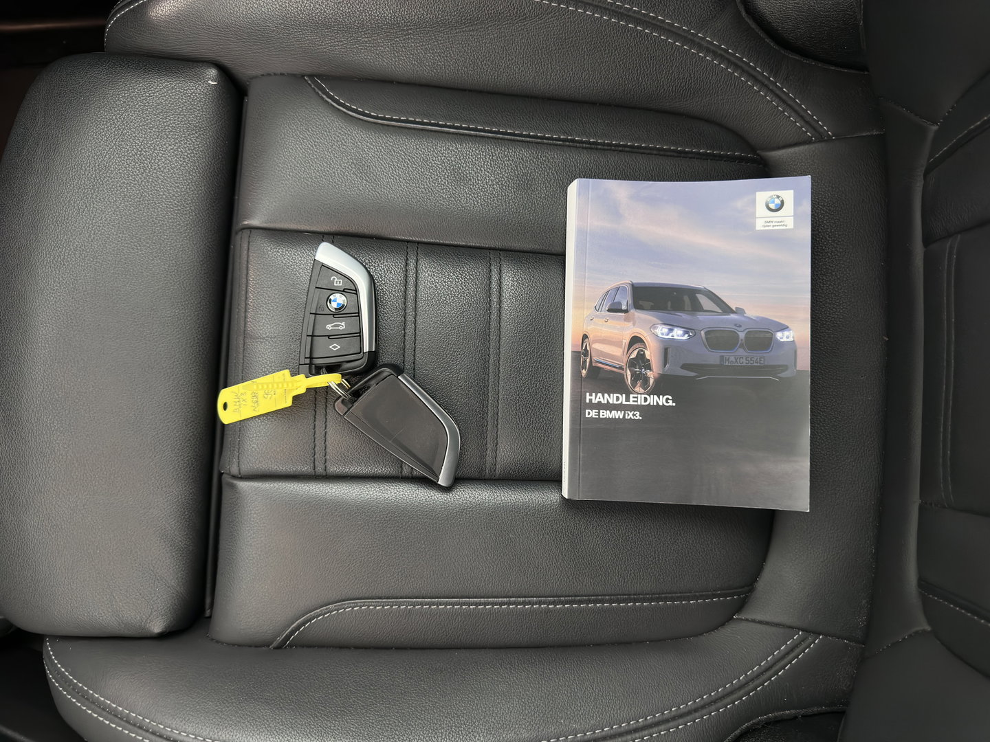 BMW iX3 High Executive 80 kWh [3-Fase-11kW] {SoH-100%} (INCL-BTW) Aut. *PANO | LEATHER | HARMAN/KARDON | ADAPTIVE-CRUISE | FULL-LED | BLINDSPOT | MEMORY-PACK | DIGI-COCKPIT | HEATED-SPORTSEATS | KEYLESS | CAMERA | DAB+ | TOWBAR | HEAD-UP | 20''AL