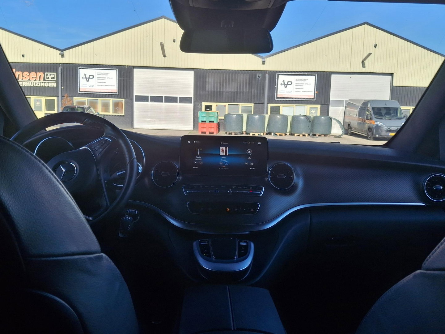Mercedes-Benz V-Klasse 300d Extra Lang DC | XXL | AMG | BURMESTER | ELEKTR SCHUIFDEUR | TREKHAAK | DUBBELE CABINE