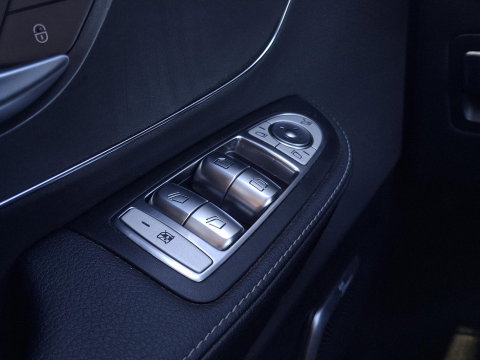 Mercedes-Benz V-Klasse 300d Extra Lang DC | XXL | AMG | BURMESTER | ELEKTR SCHUIFDEUR | TREKHAAK | DUBBELE CABINE