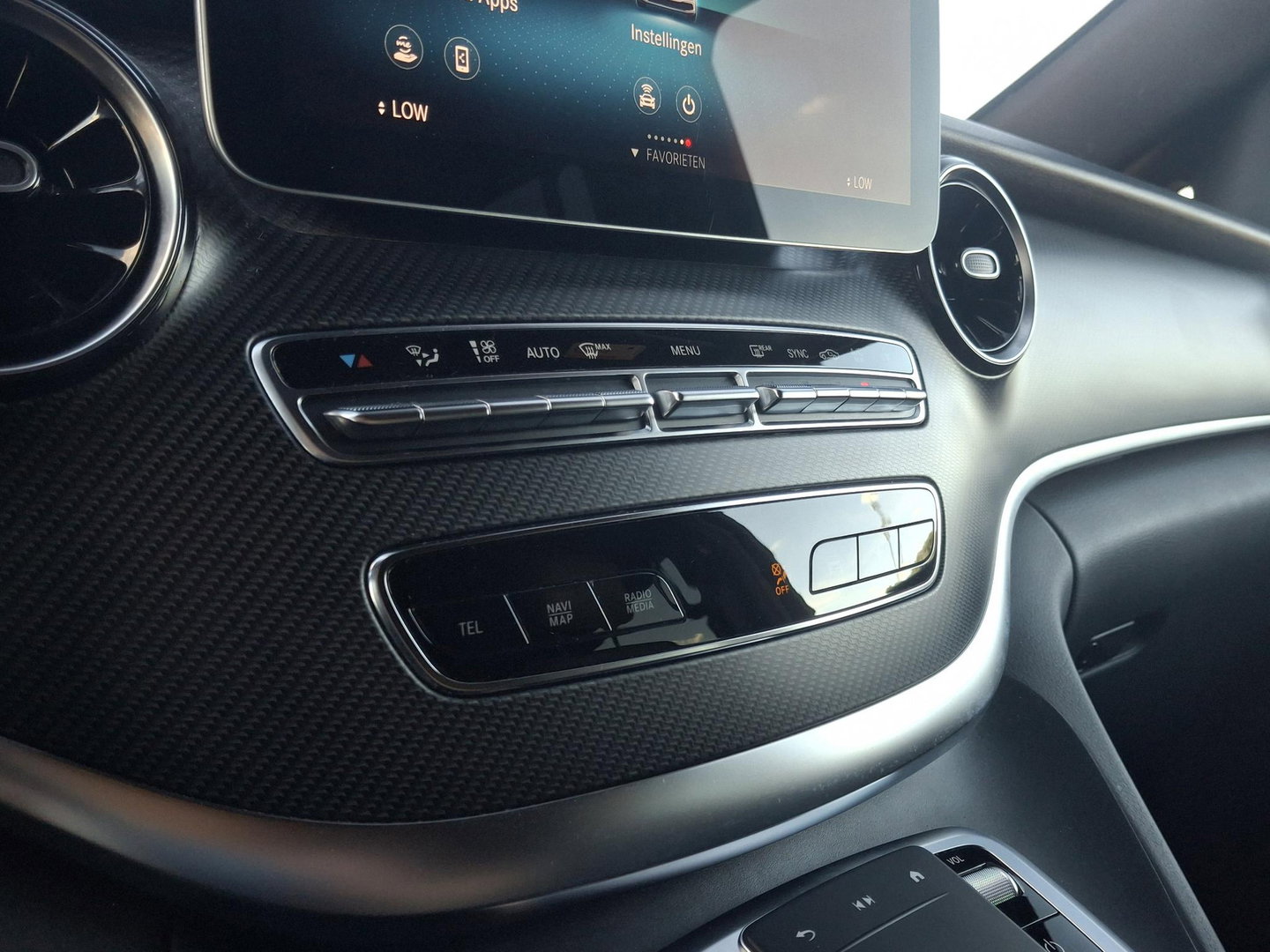 Mercedes-Benz V-Klasse 300d Extra Lang DC | XXL | AMG | BURMESTER | ELEKTR SCHUIFDEUR | TREKHAAK | DUBBELE CABINE