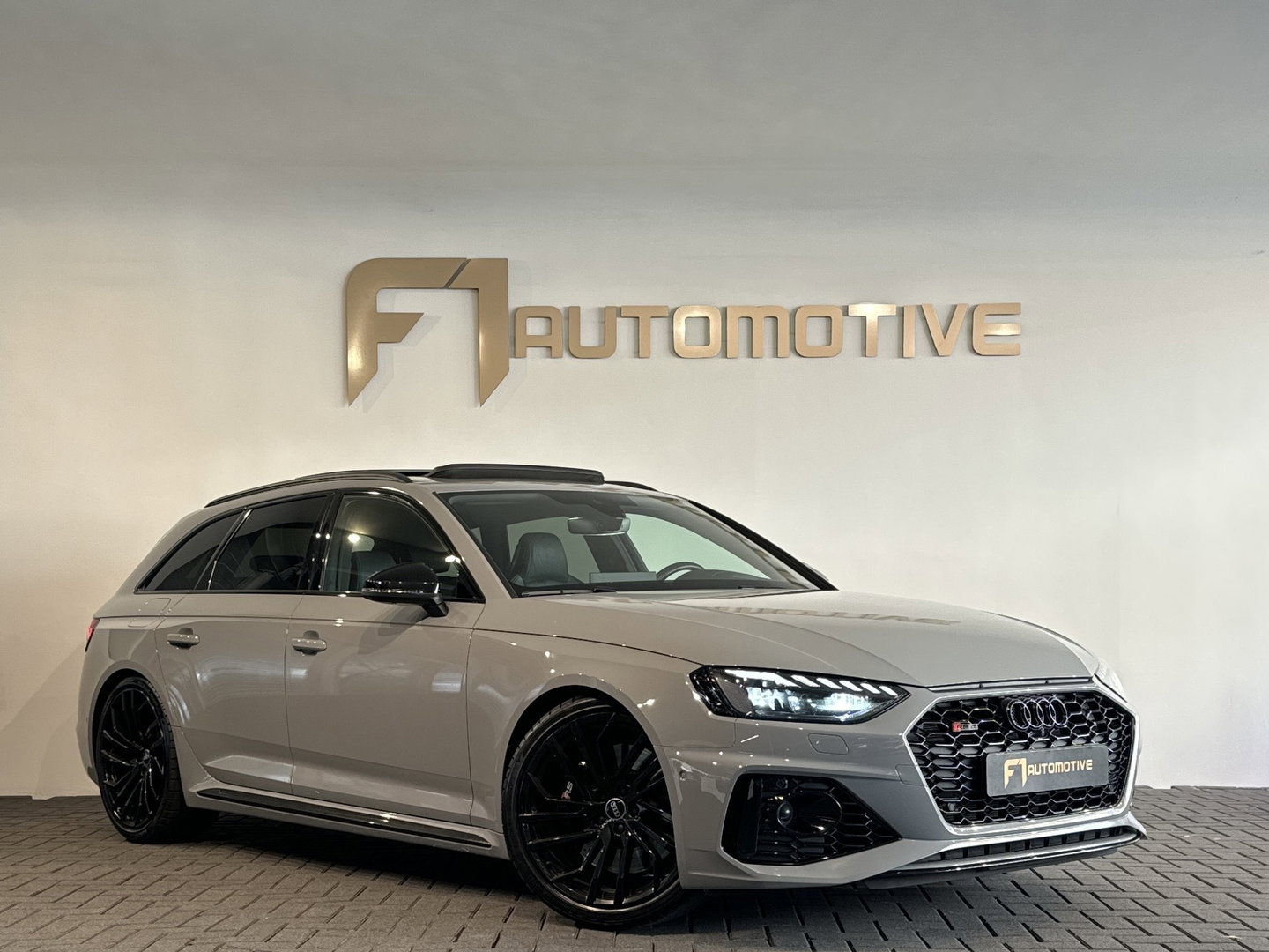 Audi RS4 Avant 2.9 TFSI quattro Pano|Massage|HuD|B&O|Keyless