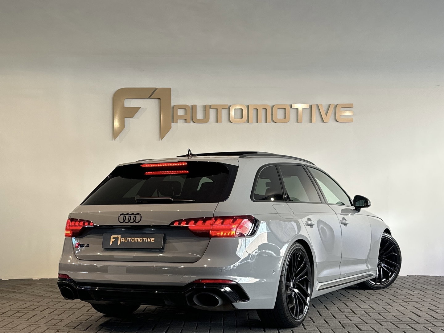 Audi RS4 Avant 2.9 TFSI quattro Pano|Massage|HuD|B&O|Keyless