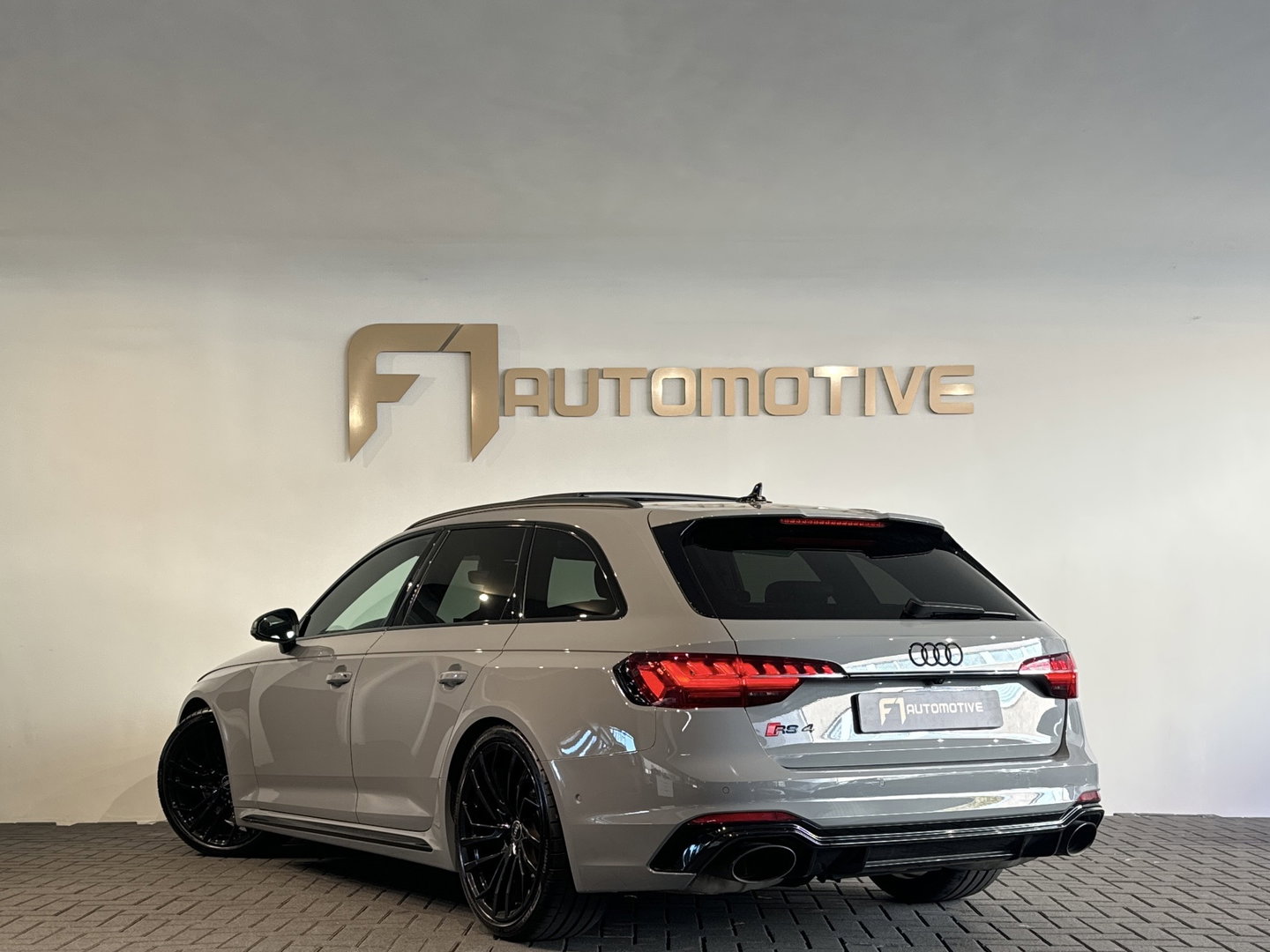 Audi RS4 Avant 2.9 TFSI quattro Pano|Massage|HuD|B&O|Keyless