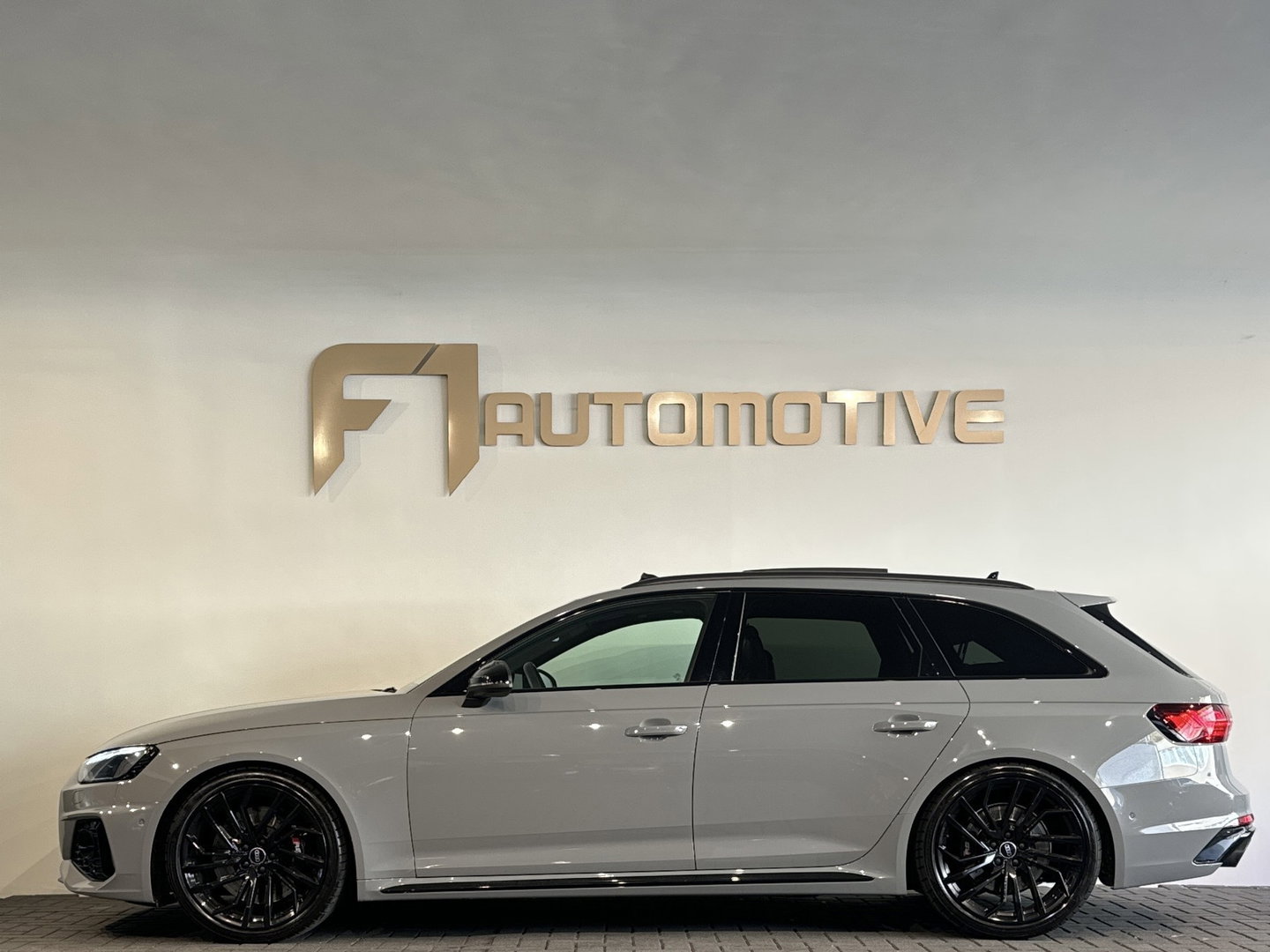 Audi RS4 Avant 2.9 TFSI quattro Pano|Massage|HuD|B&O|Keyless