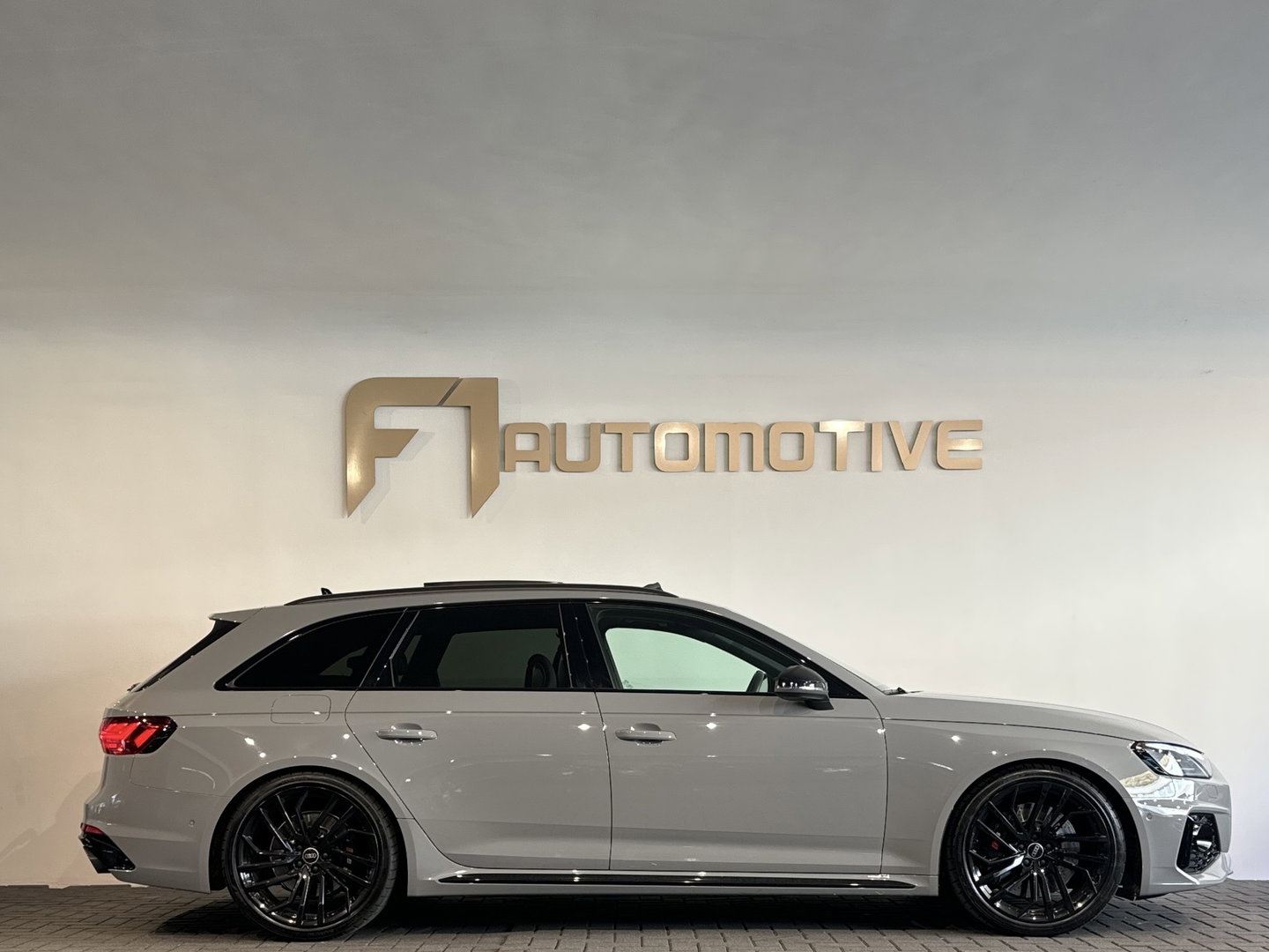 Audi RS4 Avant 2.9 TFSI quattro Pano|Massage|HuD|B&O|Keyless