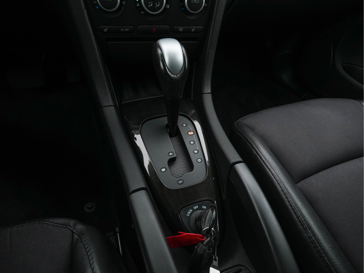 Saab 9-3 Sport Estate 1.8t Vector Aut. *LEATHER-FABRIC | XENON | NAVI-FULLMAP | HEATED-COMFORTSEATS | PRIVACY-GLASS | ECC | PDC | TOWBAR | CRUISE | 17''ALU*