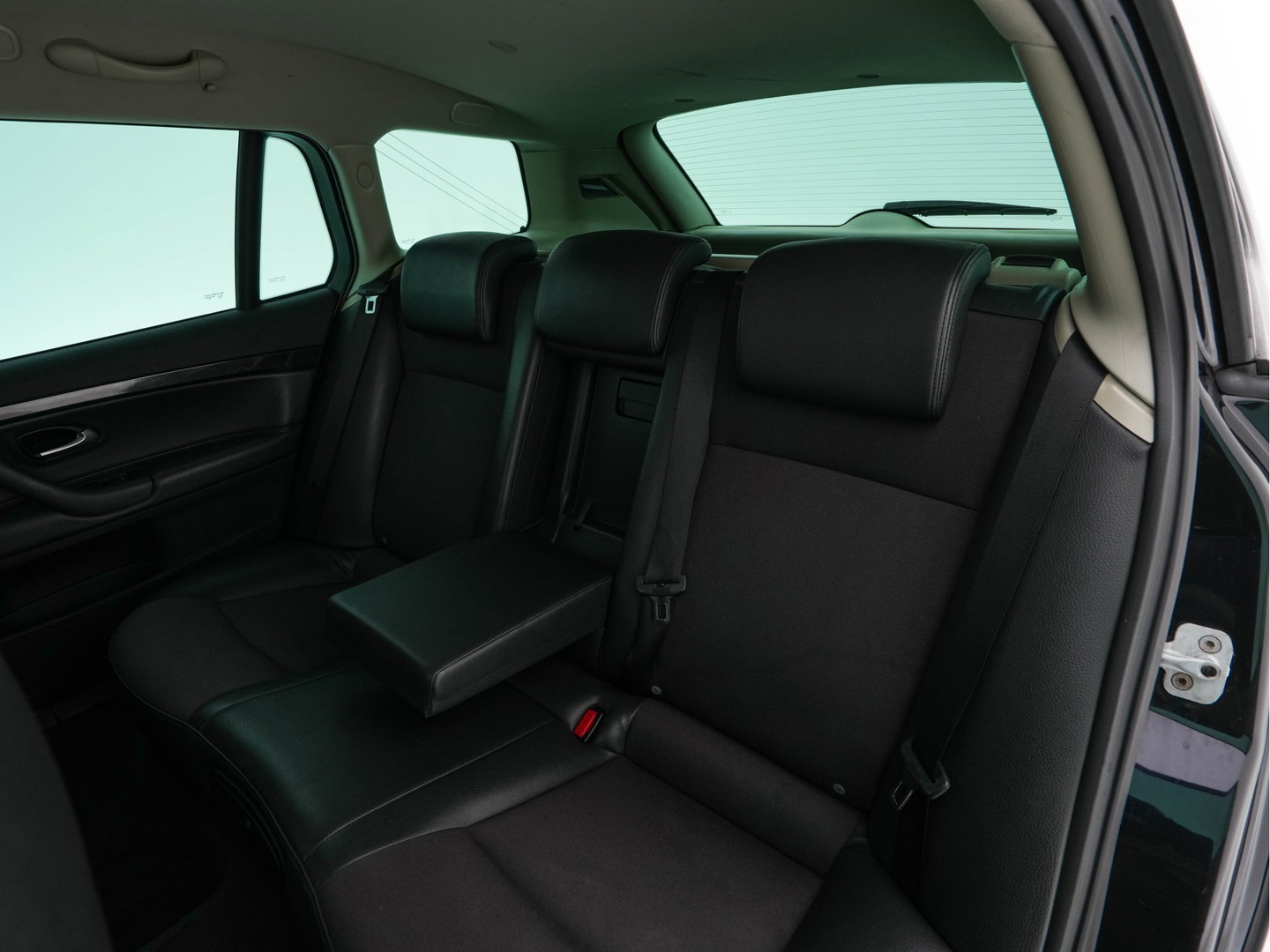 Saab 9-3 Sport Estate 1.8t Vector Aut. *LEATHER-FABRIC | XENON | NAVI-FULLMAP | HEATED-COMFORTSEATS | PRIVACY-GLASS | ECC | PDC | TOWBAR | CRUISE | 17''ALU*
