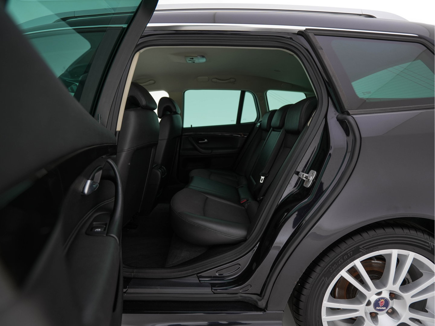 Saab 9-3 Sport Estate 1.8t Vector Aut. *LEATHER-FABRIC | XENON | NAVI-FULLMAP | HEATED-COMFORTSEATS | PRIVACY-GLASS | ECC | PDC | TOWBAR | CRUISE | 17''ALU*
