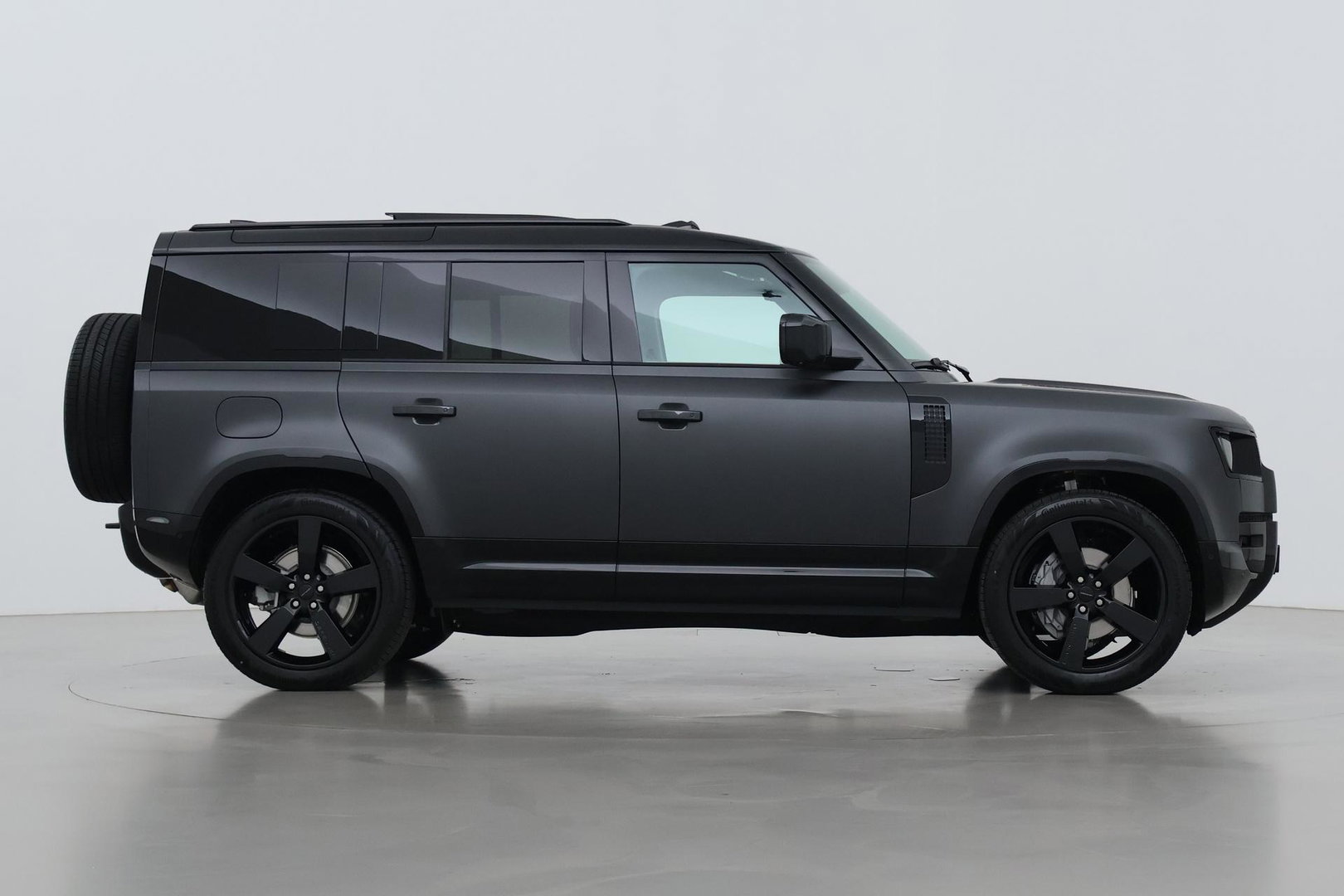 Land Rover Defender 110 P300e X-Dynamic HSE | SATIN | ClearSight | Meridian Surround | Head-Up | 360° Camera | Stoelventilatie | 22 Inch
