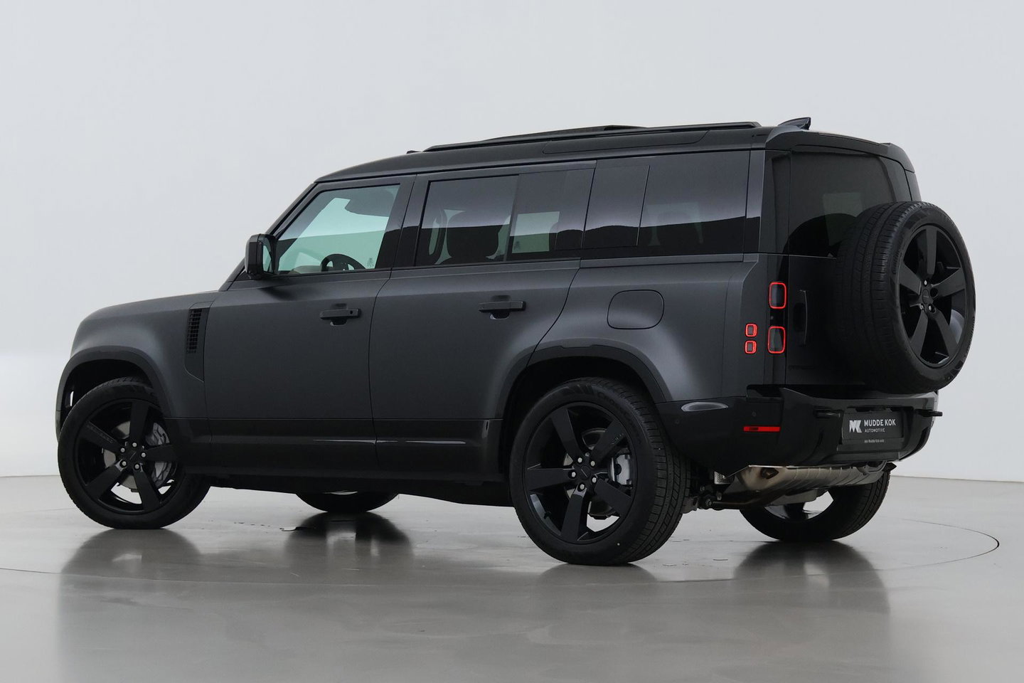 Land Rover Defender 110 P300e X-Dynamic HSE | SATIN | ClearSight | Meridian Surround | Head-Up | 360° Camera | Stoelventilatie | 22 Inch