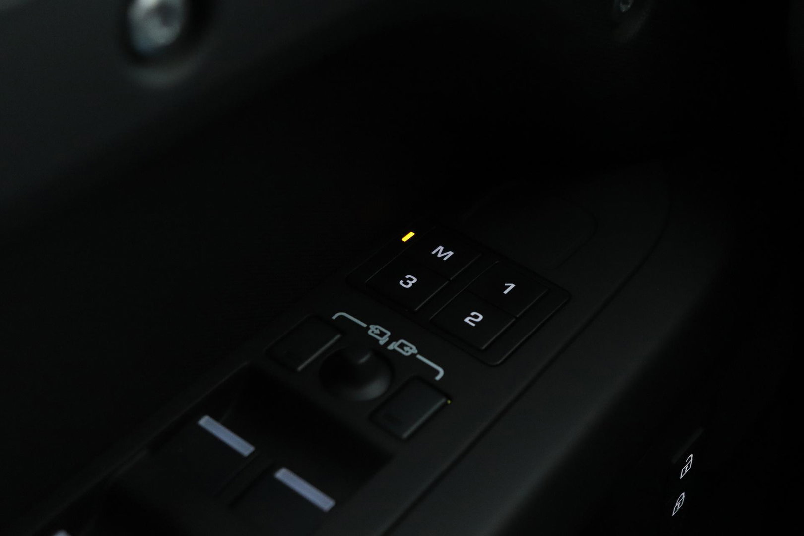 Land Rover Defender 110 P300e X-Dynamic HSE | SATIN | ClearSight | Meridian Surround | Head-Up | 360° Camera | Stoelventilatie | 22 Inch