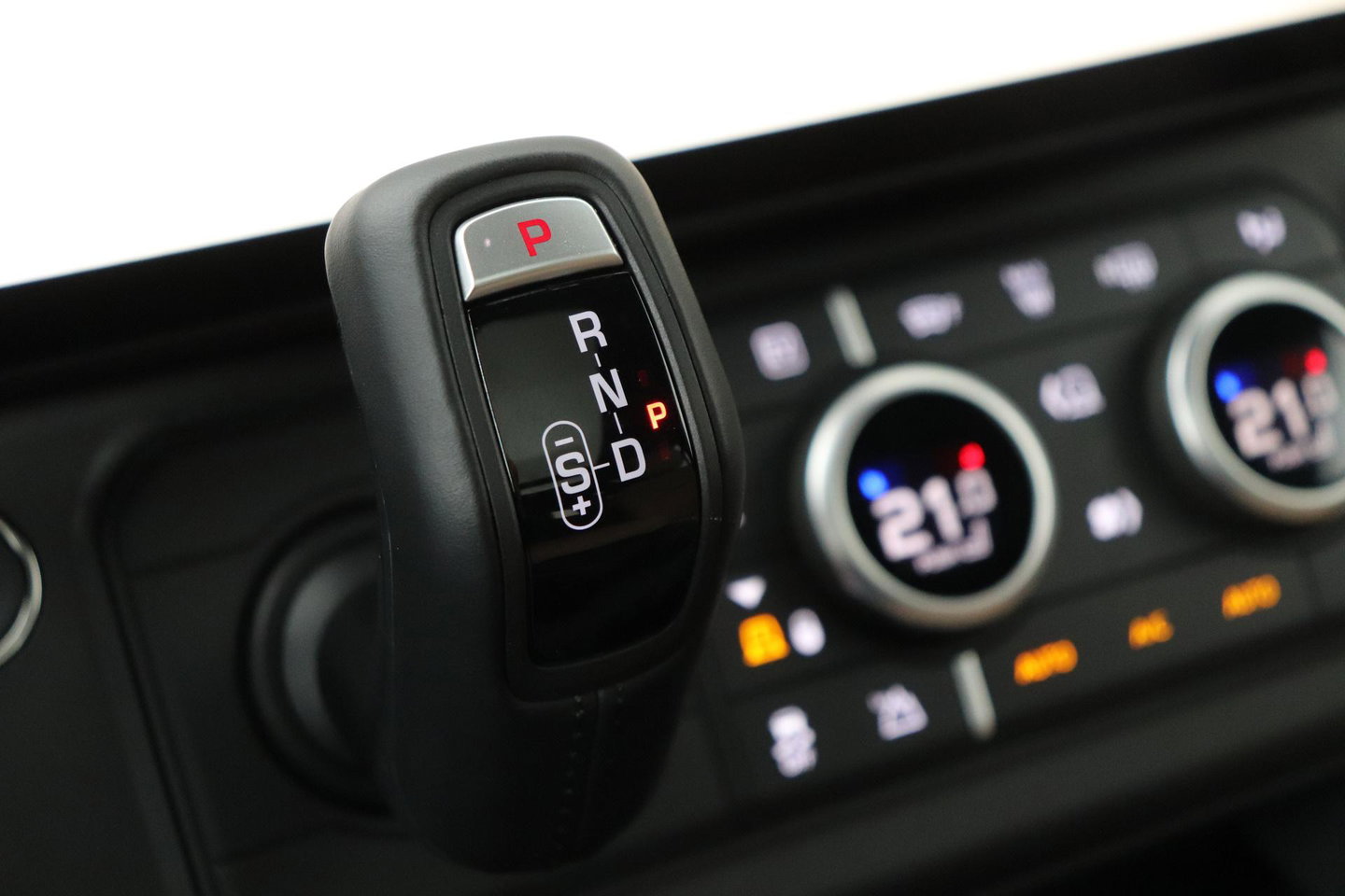Land Rover Defender 110 P300e X-Dynamic HSE | SATIN | ClearSight | Meridian Surround | Head-Up | 360° Camera | Stoelventilatie | 22 Inch