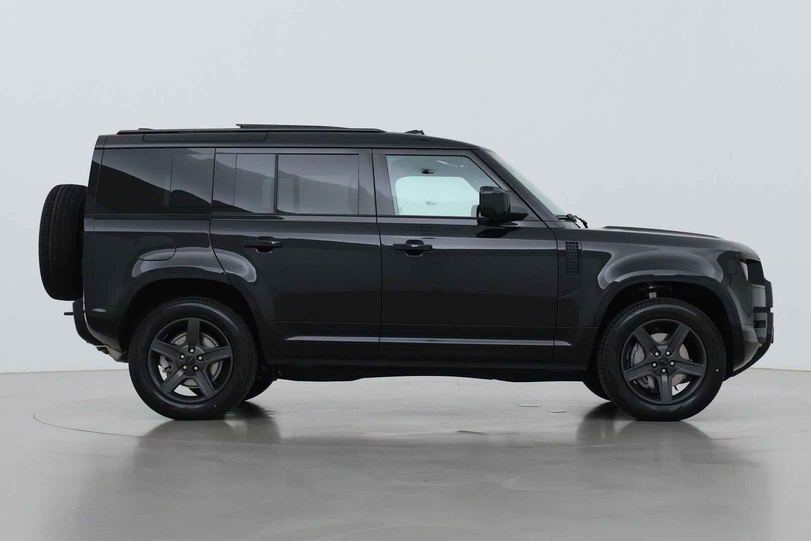 Land Rover Defender 110 P300e X-Dynamic SE | FACELIFT | Luchtvering | ClearSight | Black Pack | Panoramadak | Trekhaak | 360° Camera | Koelbox | ACC
