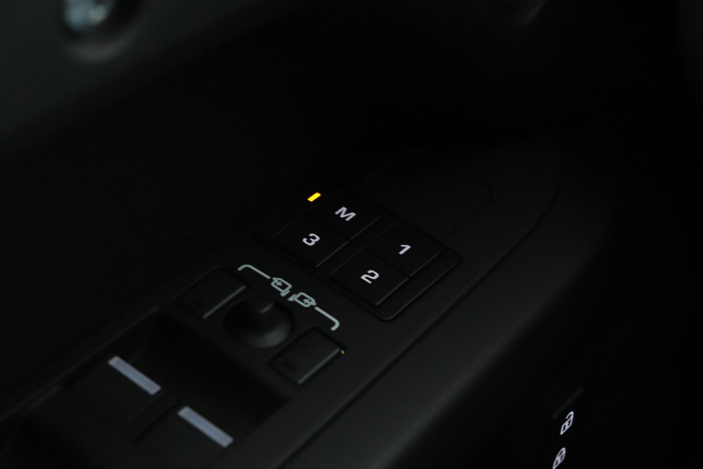 Land Rover Defender 110 P300e X-Dynamic SE | FACELIFT | Luchtvering | ClearSight | Black Pack | Panoramadak | Trekhaak | 360° Camera | Koelbox | ACC
