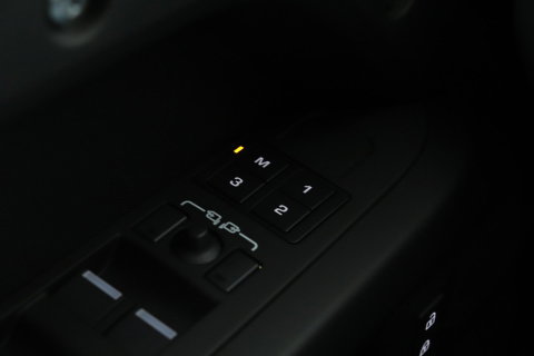 Land Rover Defender 110 P300e X-Dynamic SE | FACELIFT | Luchtvering | ClearSight | Black Pack | Panoramadak | Trekhaak | 360° Camera | Koelbox | ACC