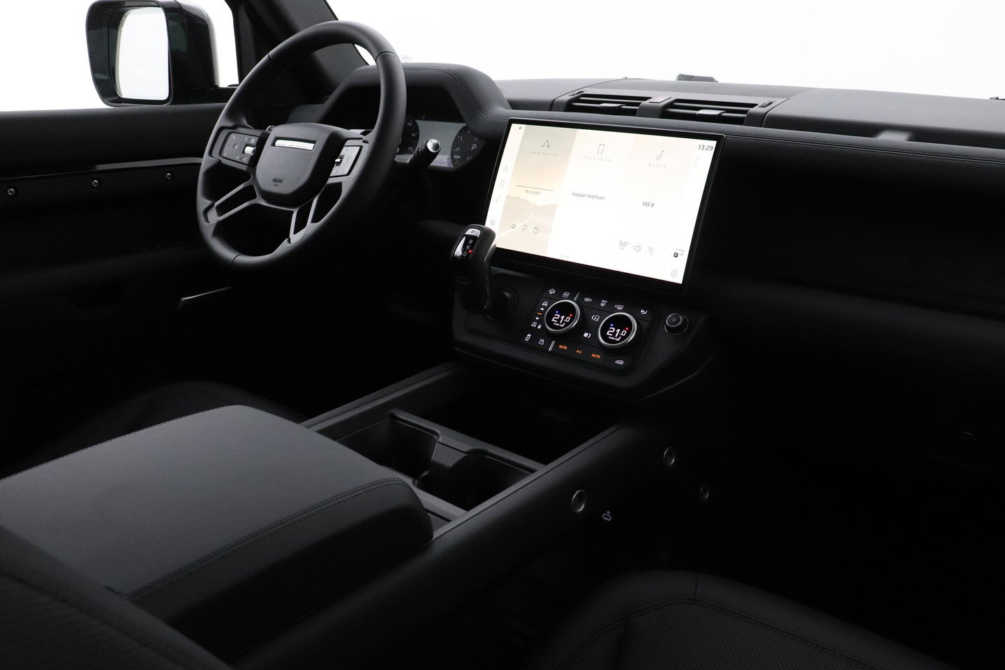 Land Rover Defender 110 P300e X-Dynamic SE | FACELIFT | Luchtvering | ClearSight | Black Pack | Panoramadak | Trekhaak | 360° Camera | Koelbox | ACC