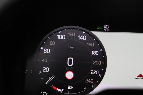 Land Rover Defender 110 P300e X-Dynamic SE | FACELIFT | Luchtvering | ClearSight | Black Pack | Panoramadak | Trekhaak | 360° Camera | Koelbox | ACC
