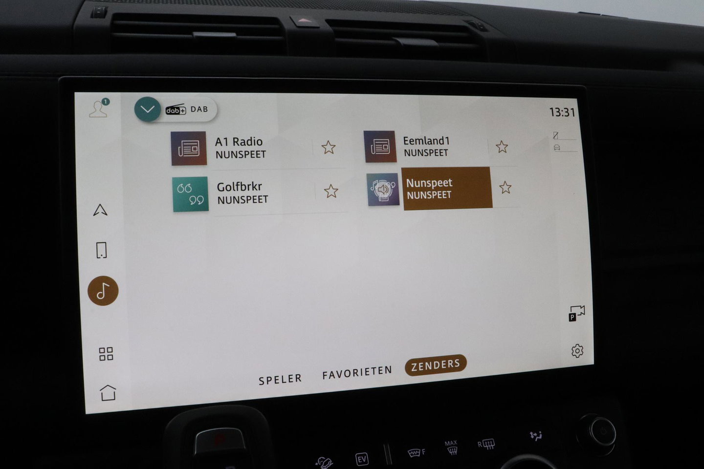 Land Rover Defender 110 P300e X-Dynamic SE | FACELIFT | Luchtvering | ClearSight | Black Pack | Panoramadak | Trekhaak | 360° Camera | Koelbox | ACC