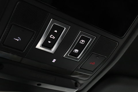 Land Rover Defender 110 P300e X-Dynamic SE | FACELIFT | Luchtvering | ClearSight | Black Pack | Panoramadak | Trekhaak | 360° Camera | Koelbox | ACC