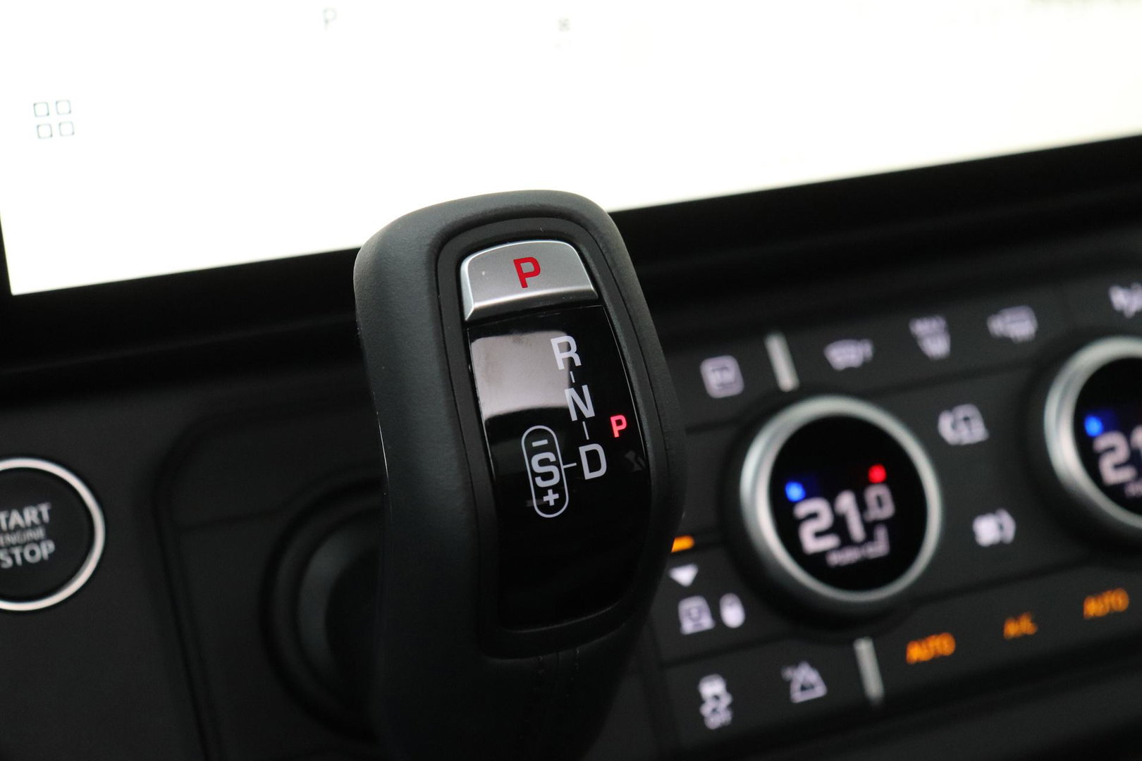 Land Rover Defender 110 P300e X-Dynamic SE | FACELIFT | Luchtvering | ClearSight | Black Pack | Panoramadak | Trekhaak | 360° Camera | Koelbox | ACC