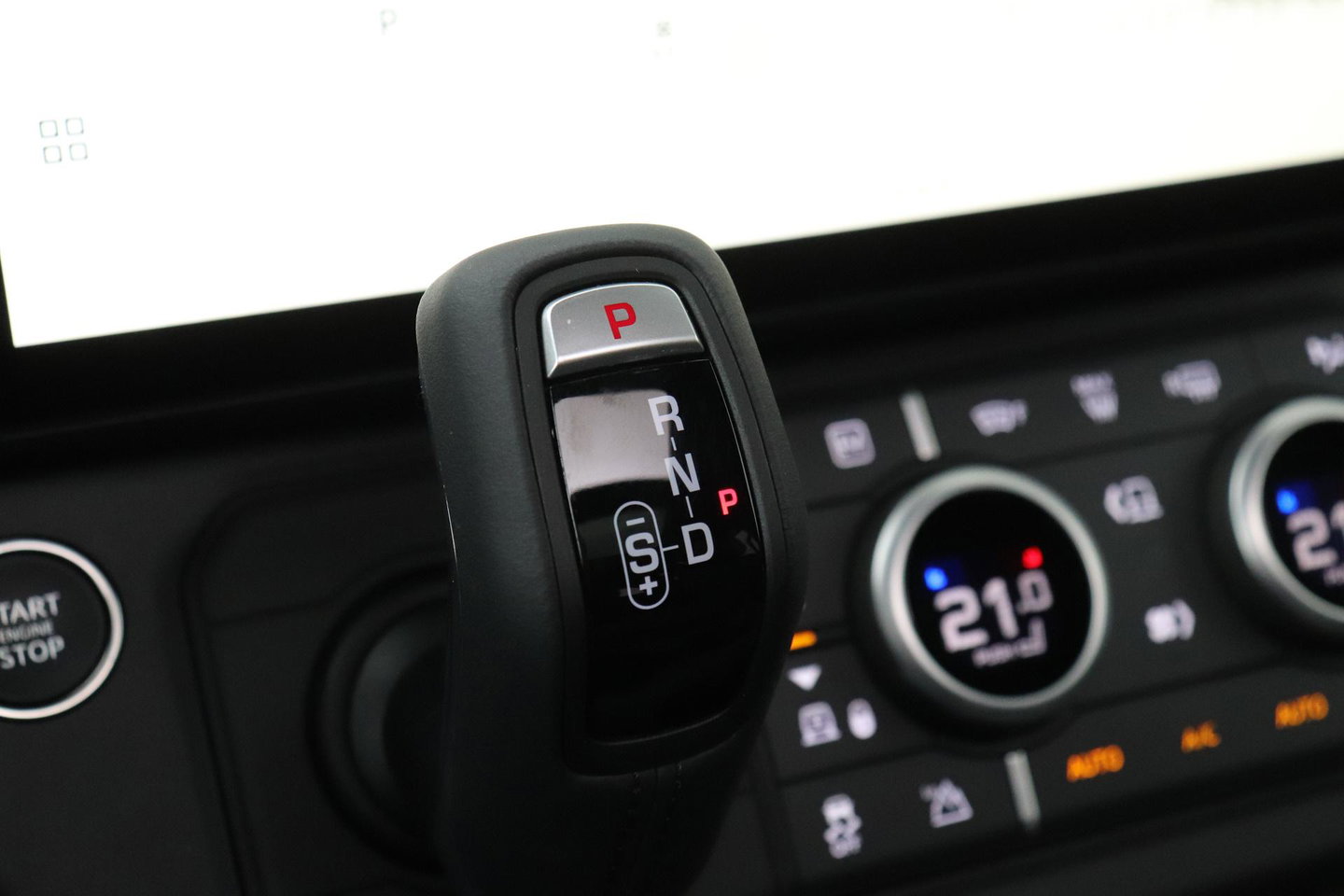 Land Rover Defender 110 P300e X-Dynamic SE | FACELIFT | Luchtvering | ClearSight | Black Pack | Panoramadak | Trekhaak | 360° Camera | Koelbox | ACC