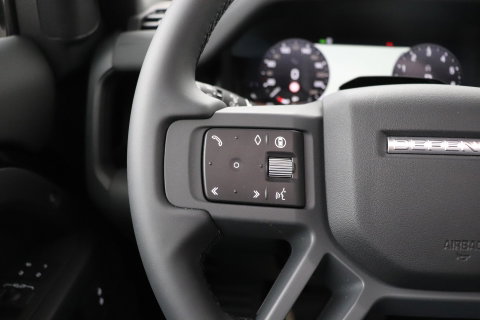 Land Rover Defender 110 P300e X-Dynamic SE | FACELIFT | Luchtvering | ClearSight | Black Pack | Panoramadak | Trekhaak | 360° Camera | Koelbox | ACC