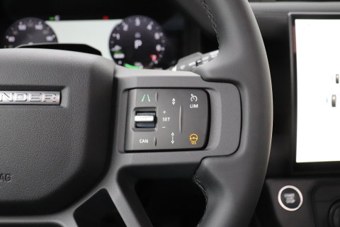 Land Rover Defender 110 P300e X-Dynamic SE | FACELIFT | Luchtvering | ClearSight | Black Pack | Panoramadak | Trekhaak | 360° Camera | Koelbox | ACC