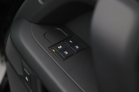 Land Rover Defender 110 P300e X-Dynamic SE | FACELIFT | Luchtvering | ClearSight | Black Pack | Panoramadak | Trekhaak | 360° Camera | Koelbox | ACC