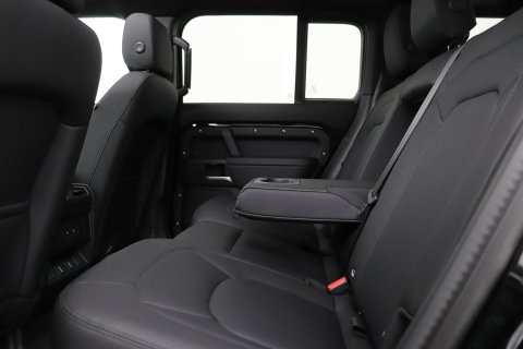 Land Rover Defender 110 P300e X-Dynamic SE | FACELIFT | Luchtvering | ClearSight | Black Pack | Panoramadak | Trekhaak | 360° Camera | Koelbox | ACC