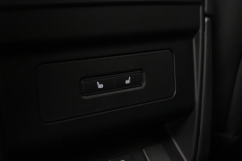 Land Rover Defender 110 P300e X-Dynamic SE | FACELIFT | Luchtvering | ClearSight | Black Pack | Panoramadak | Trekhaak | 360° Camera | Koelbox | ACC