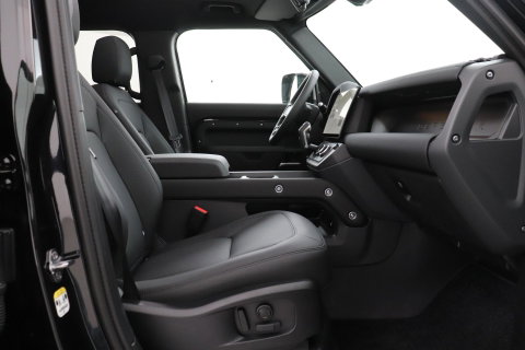 Land Rover Defender 110 P300e X-Dynamic SE | FACELIFT | Luchtvering | ClearSight | Black Pack | Panoramadak | Trekhaak | 360° Camera | Koelbox | ACC