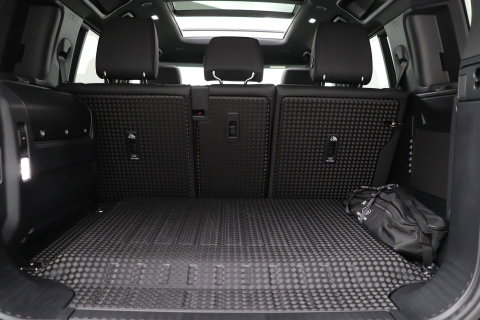 Land Rover Defender 110 P300e X-Dynamic SE | FACELIFT | Luchtvering | ClearSight | Black Pack | Panoramadak | Trekhaak | 360° Camera | Koelbox | ACC