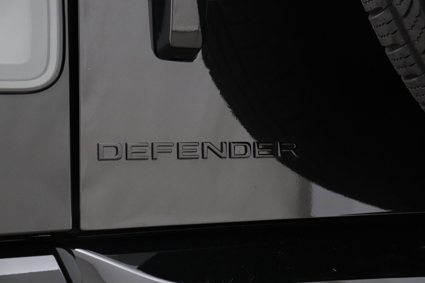 Land Rover Defender 110 P300e X-Dynamic SE | FACELIFT | Luchtvering | ClearSight | Black Pack | Panoramadak | Trekhaak | 360° Camera | Koelbox | ACC